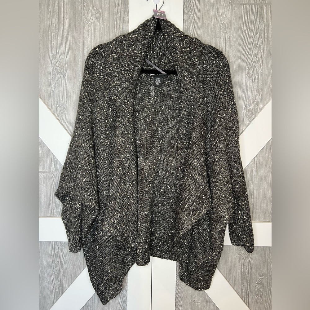 B12.07 NWOT Lane Bryant Gray Metallic Fuzzy Oversized Waterfall Cardigan 26/28
